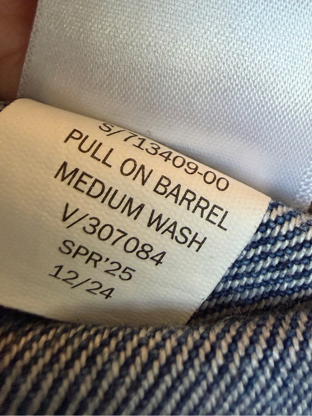 Gap Mid Rise Pull-On Barrel Jeans Medium Wash Medium - Picture 12 of 13